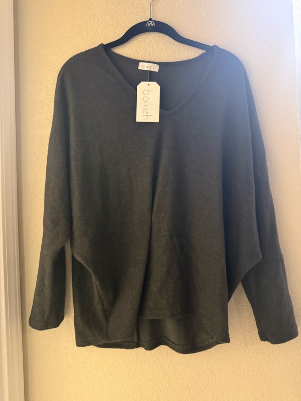 Enti charcoal V-Neck Cozy long sleeve shirt size medium